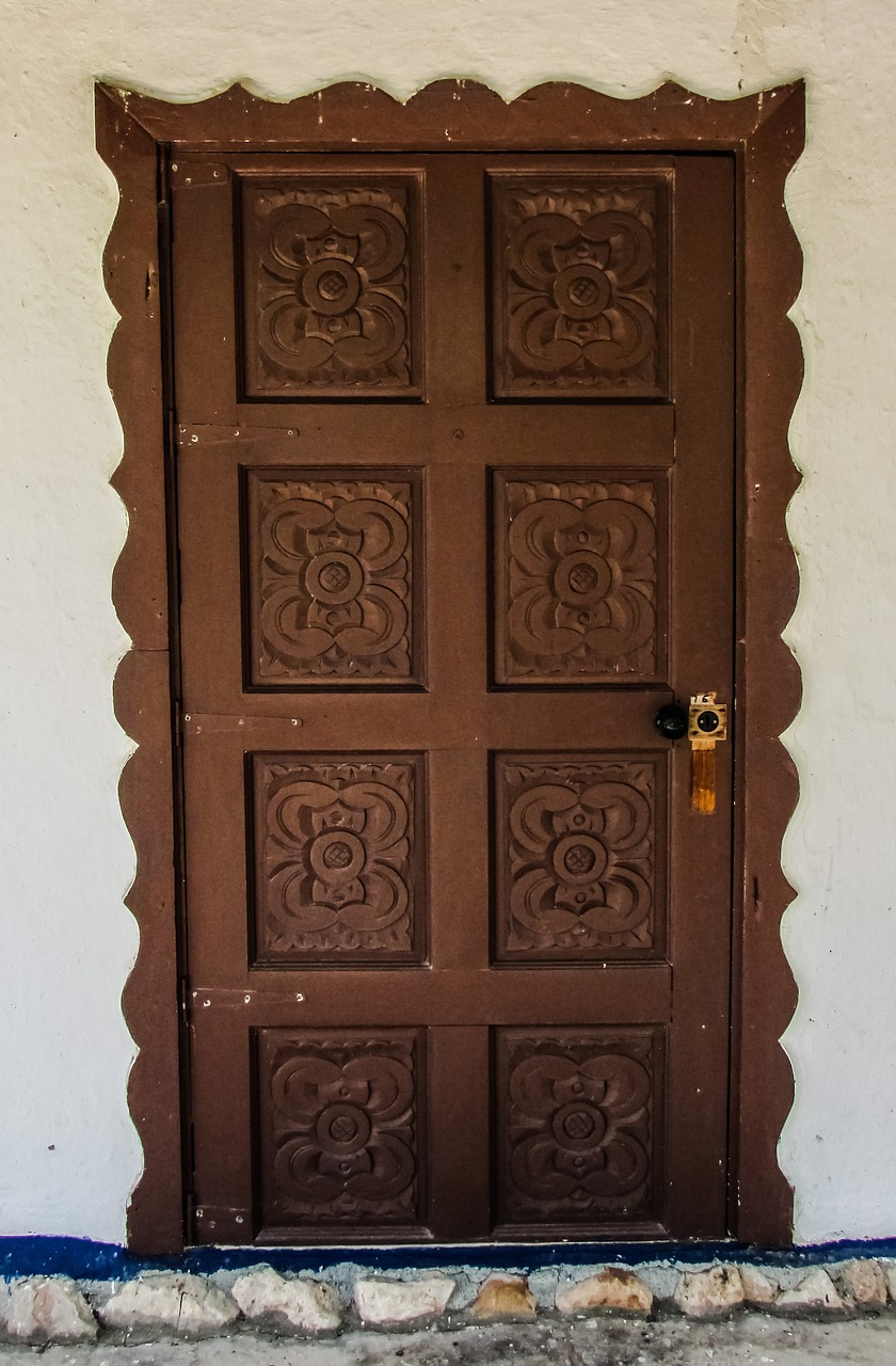 Image - door traditional moldavian wooden