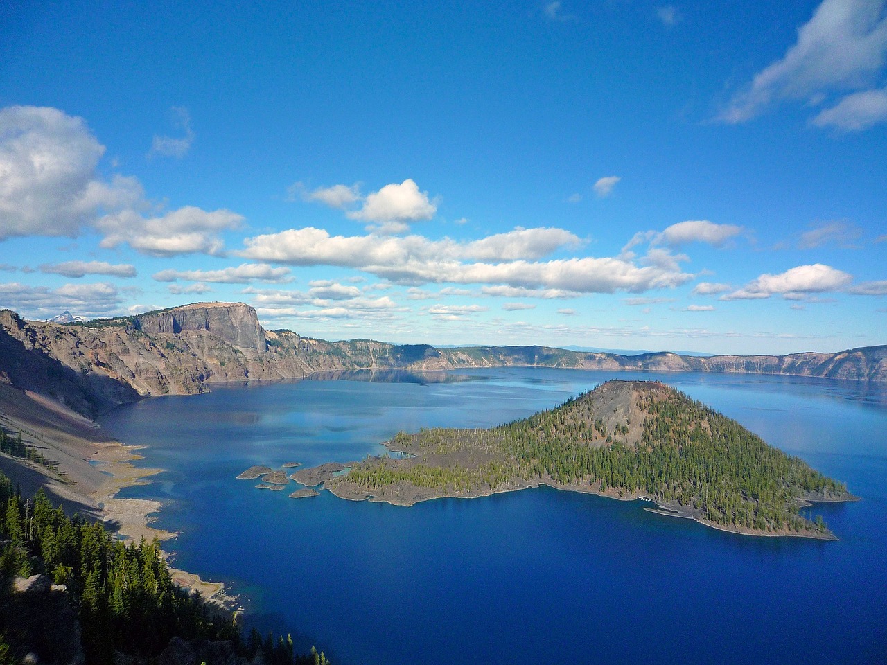 Image - crater lake wizard island volcanic