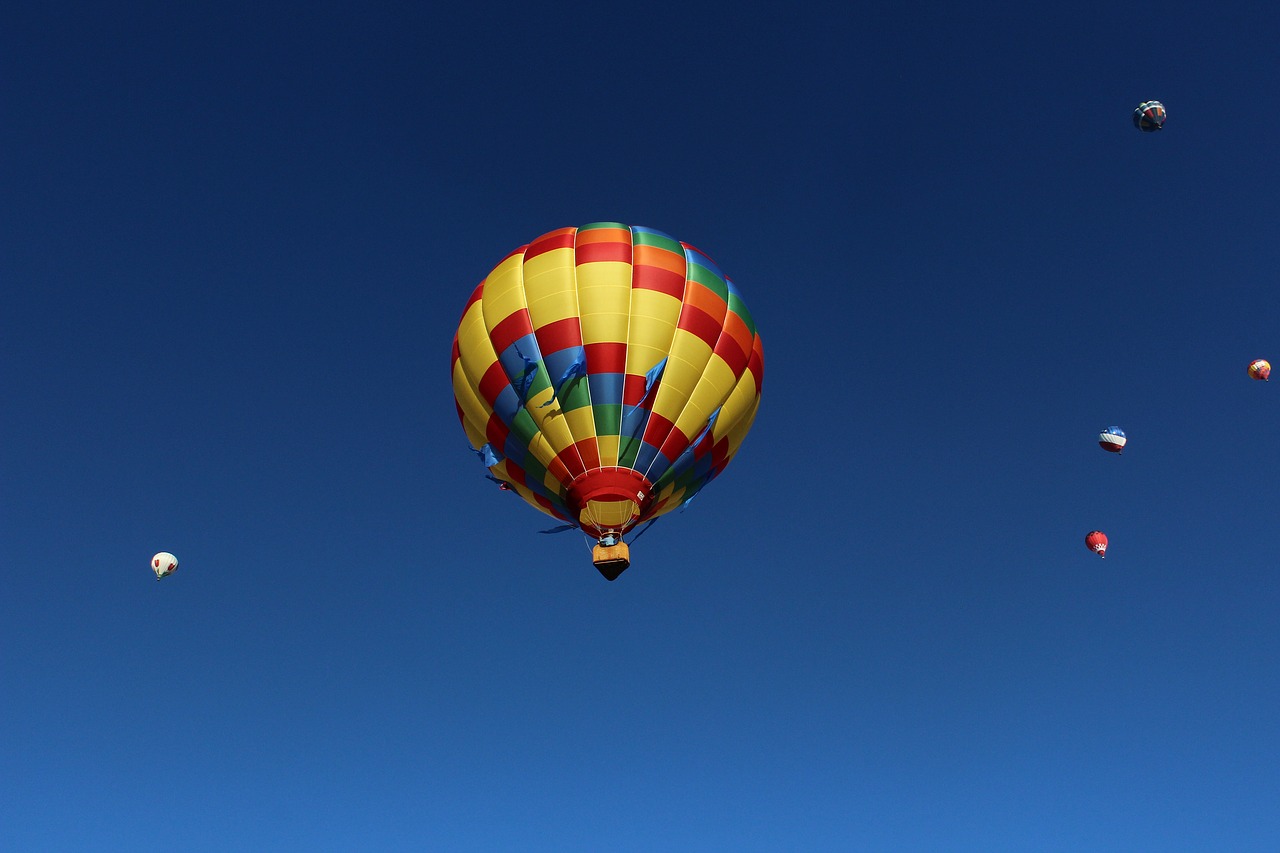 Image - balloon walk blue flying