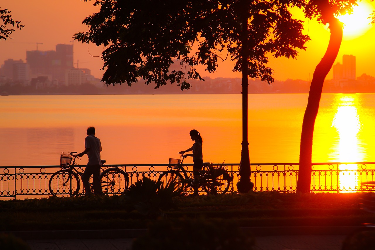 Image - sunset west lake hanoi vietnam