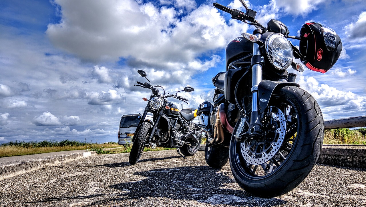 Image - motor clouds background ducati