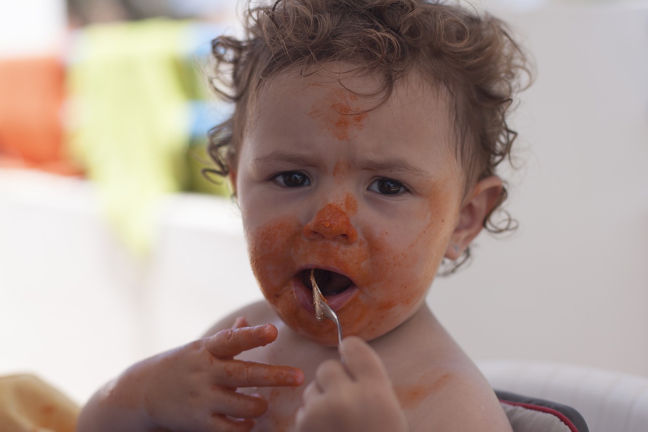 Image - girl eating tomato funny