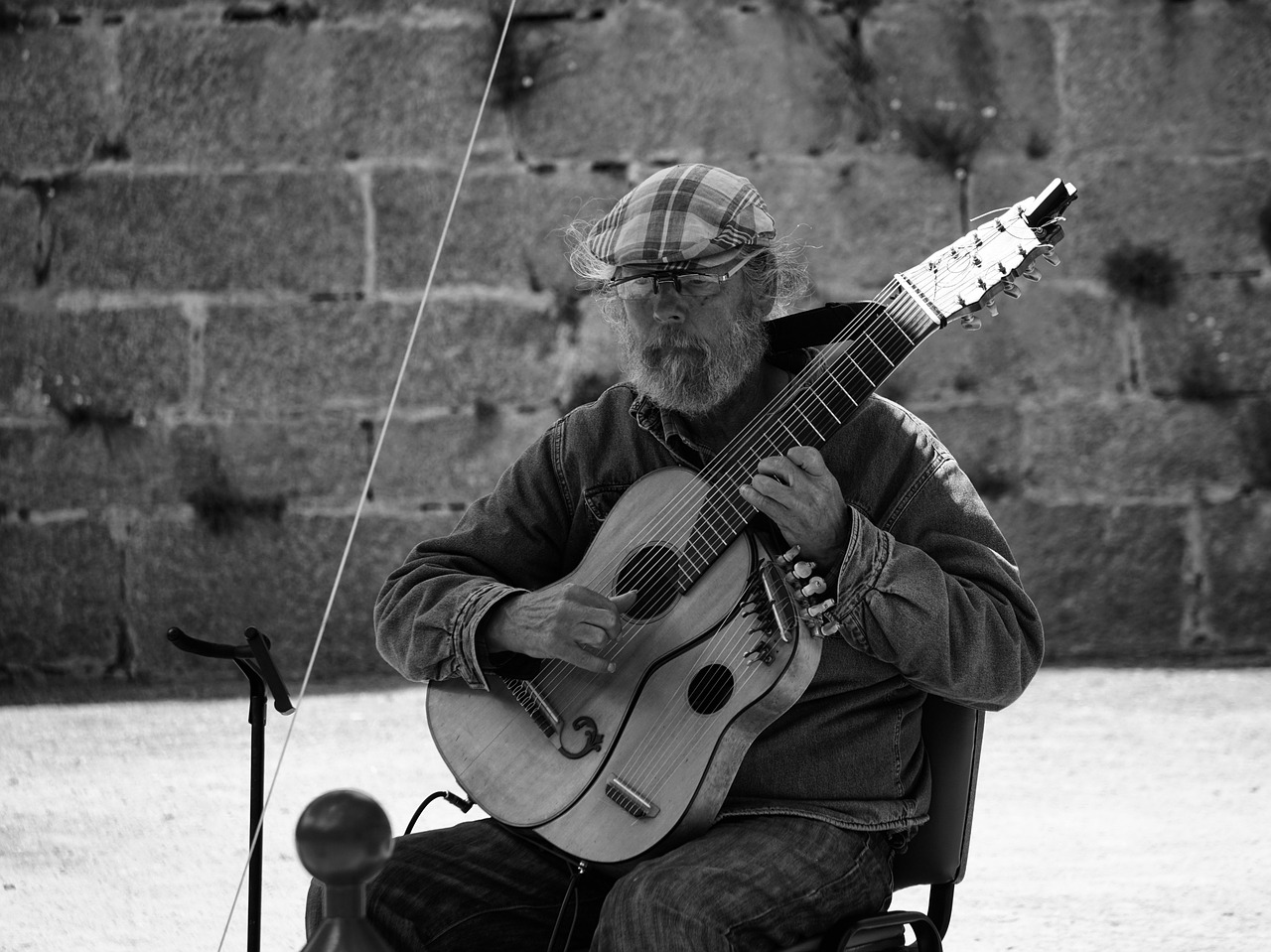 Image - guitarist musician music man