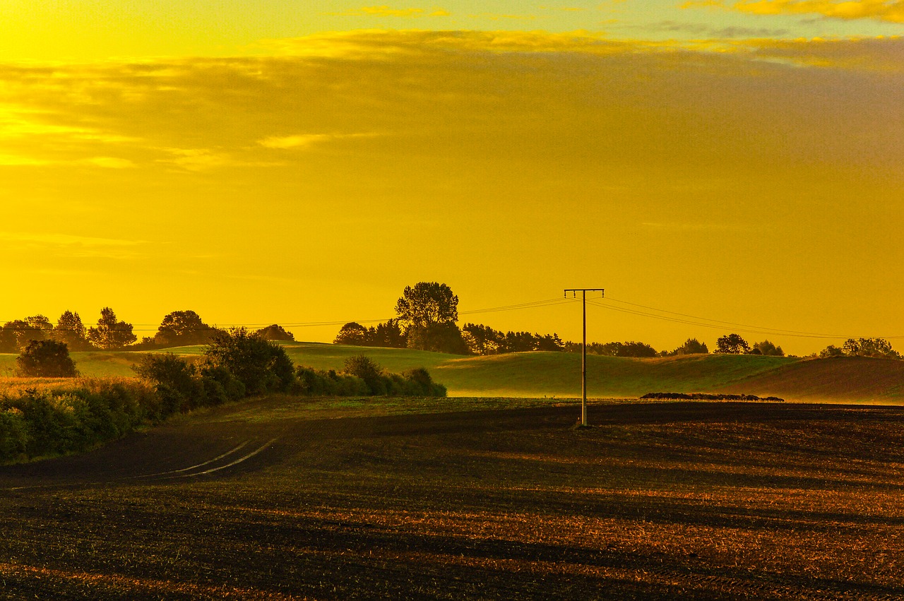 Image - landscape village arable morning