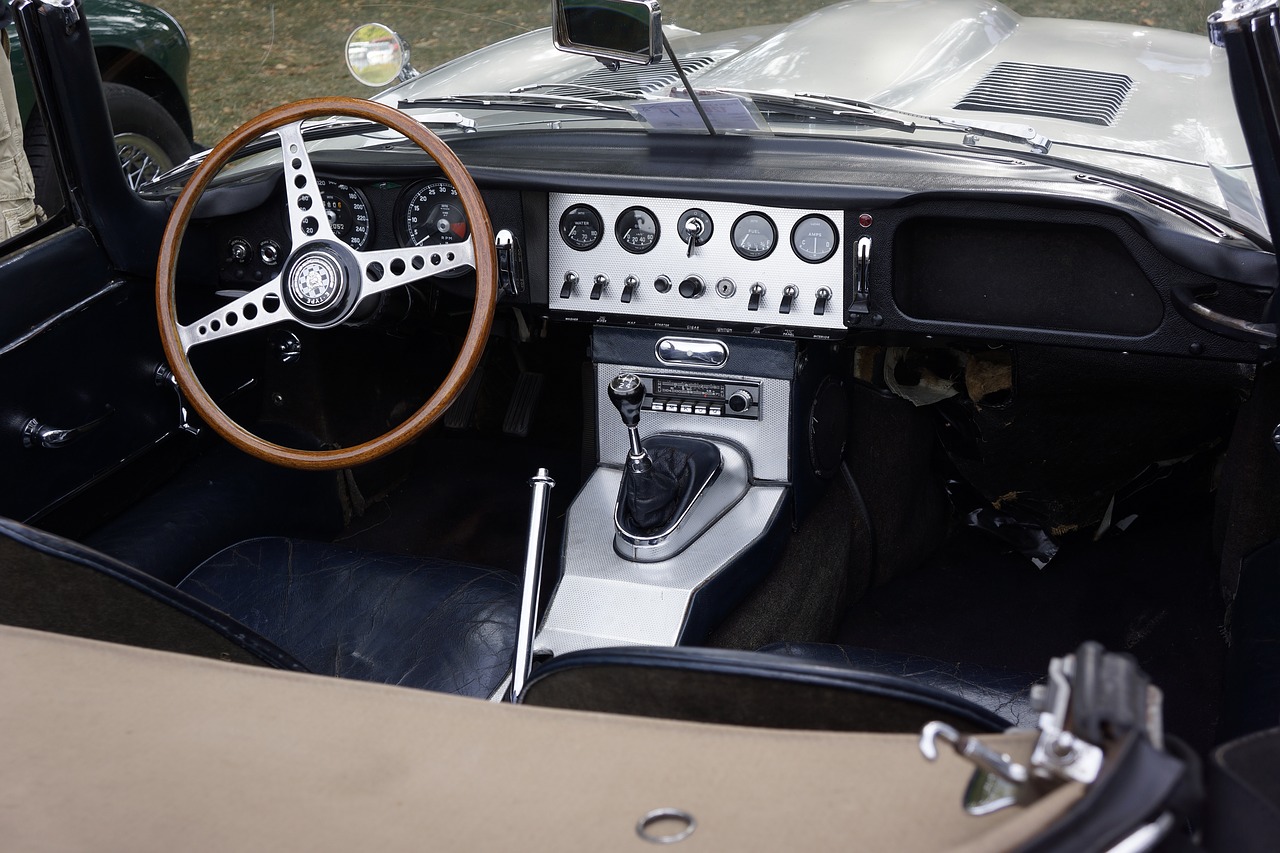 Image - sathonay expo car old triumph tr3
