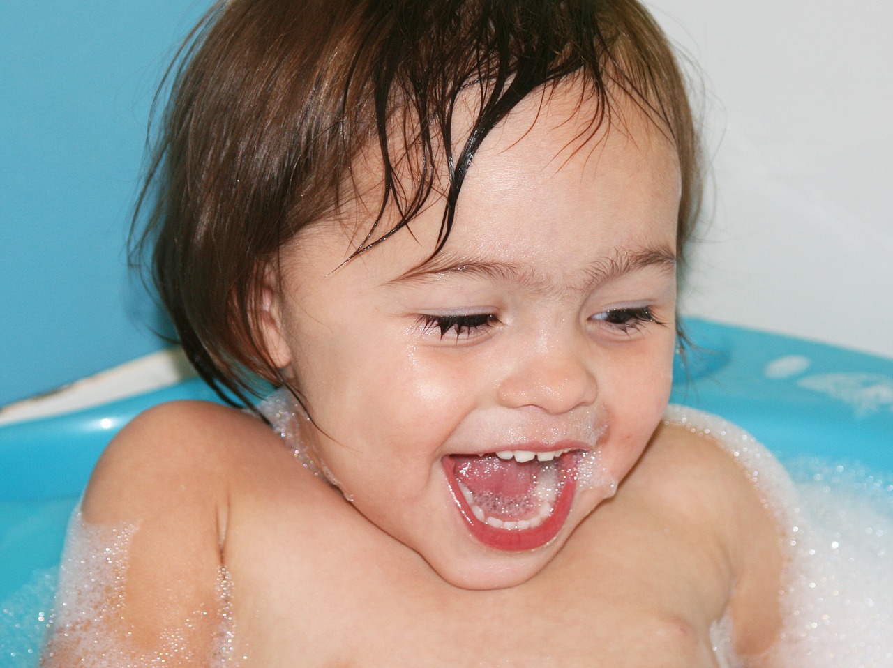 Image - bath bathroom bathing child girl