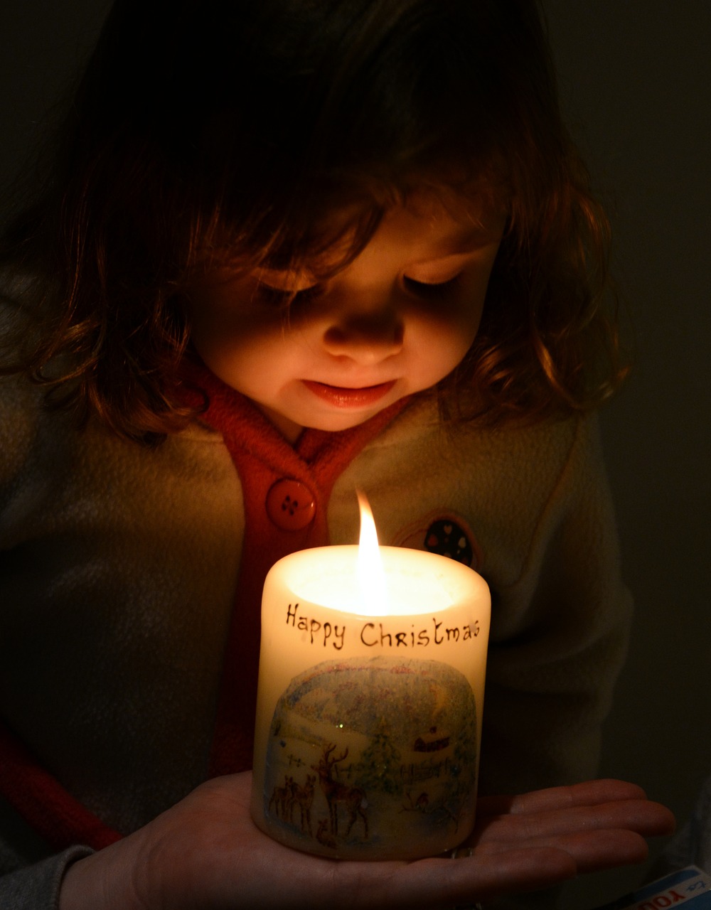 Image - christmas candle glow little girl
