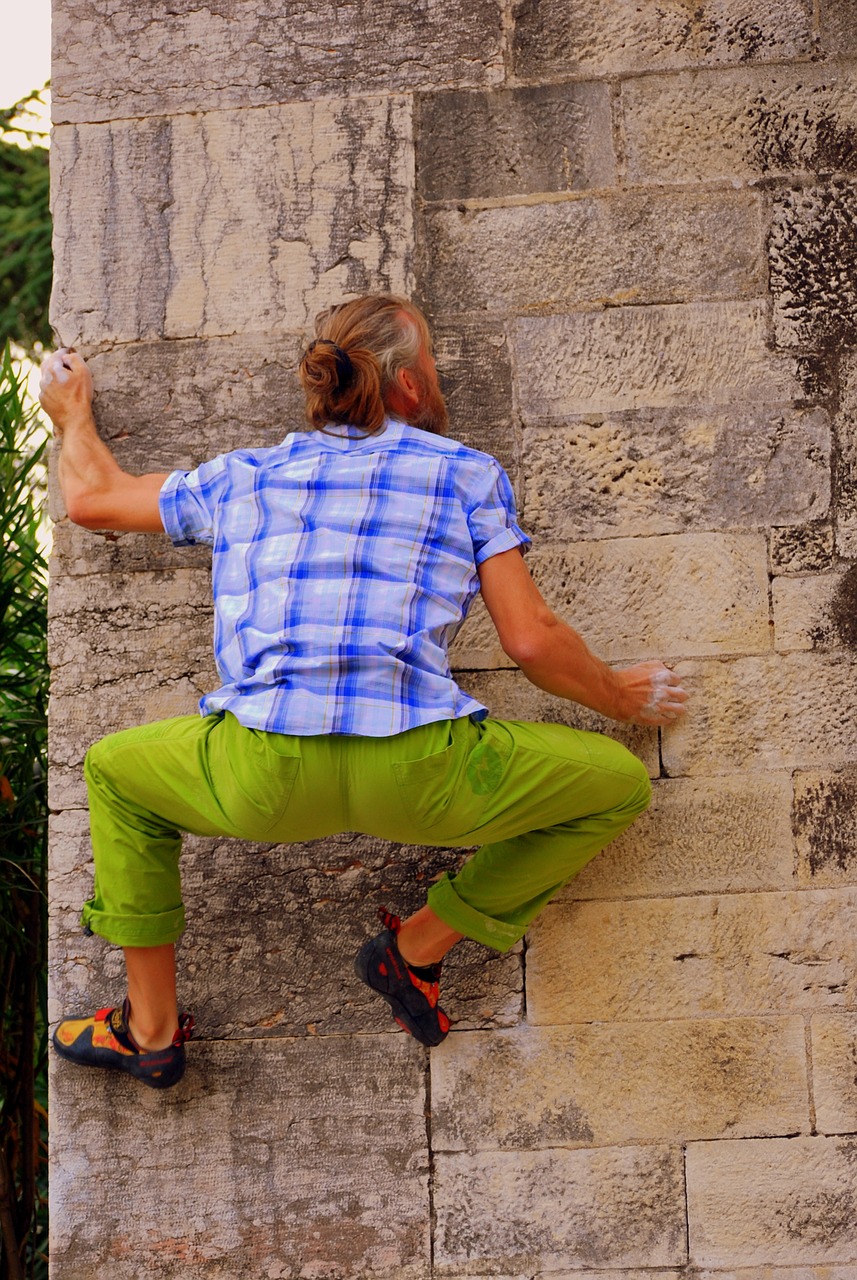 Image - street boulder rock climbing wall