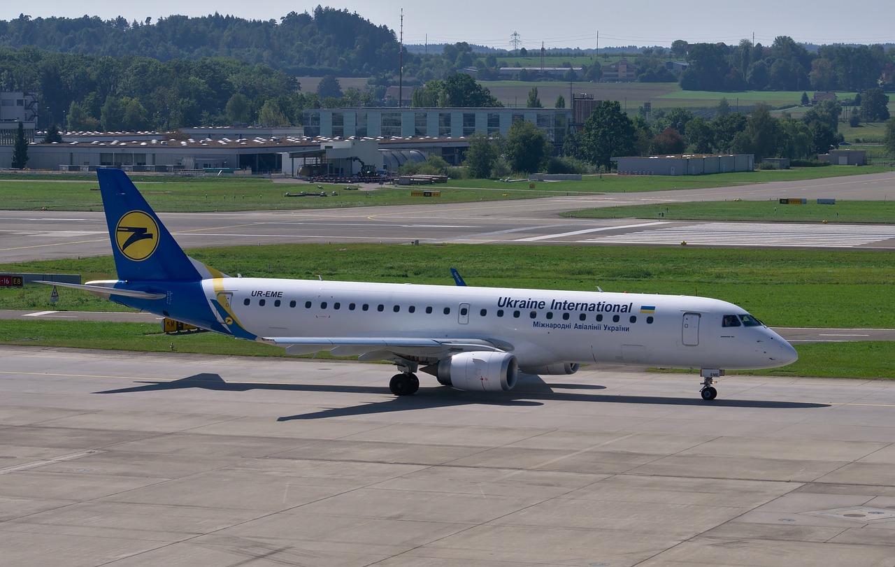 Image - embraer 190 ukraine airlines