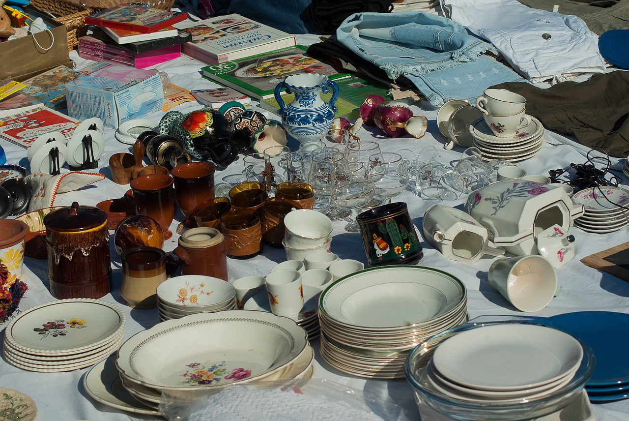 Image - flea market dishes vide grenier