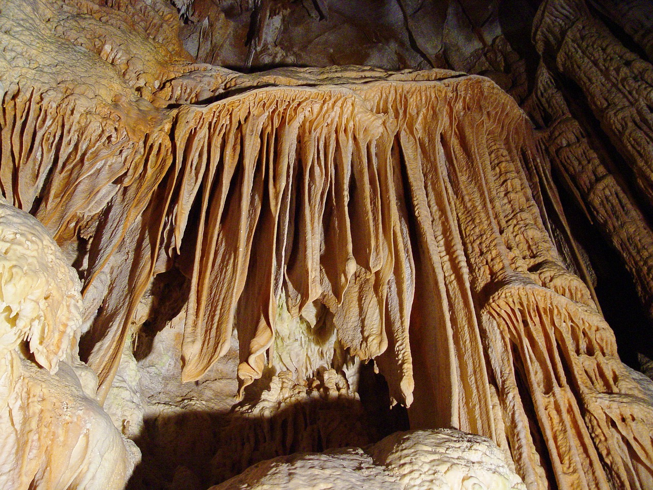 Image - stalactite stalagmite stalagnate