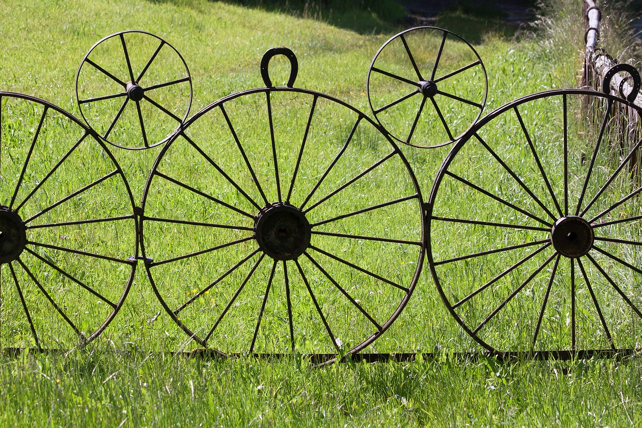 Image - wagon wheel metal iron wheel old