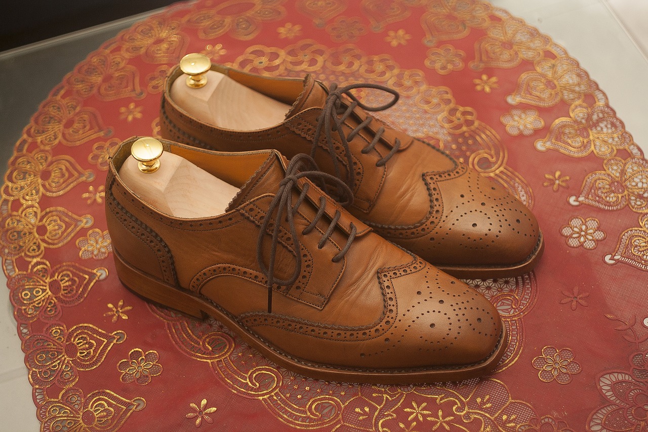 Image - wingtip dress shoes leather shoes