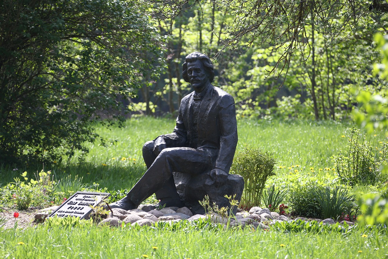 Image - belarus repin zdravnevo statue