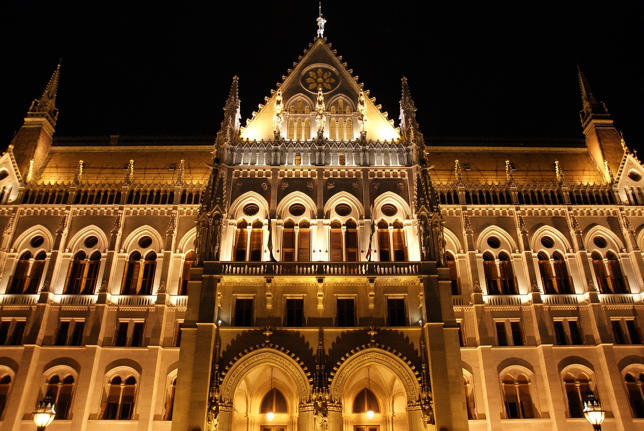 Image - night lights city parliament