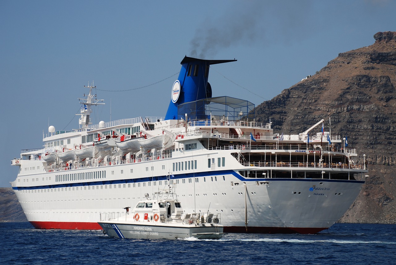Image - steamer santorini sea cruise bay