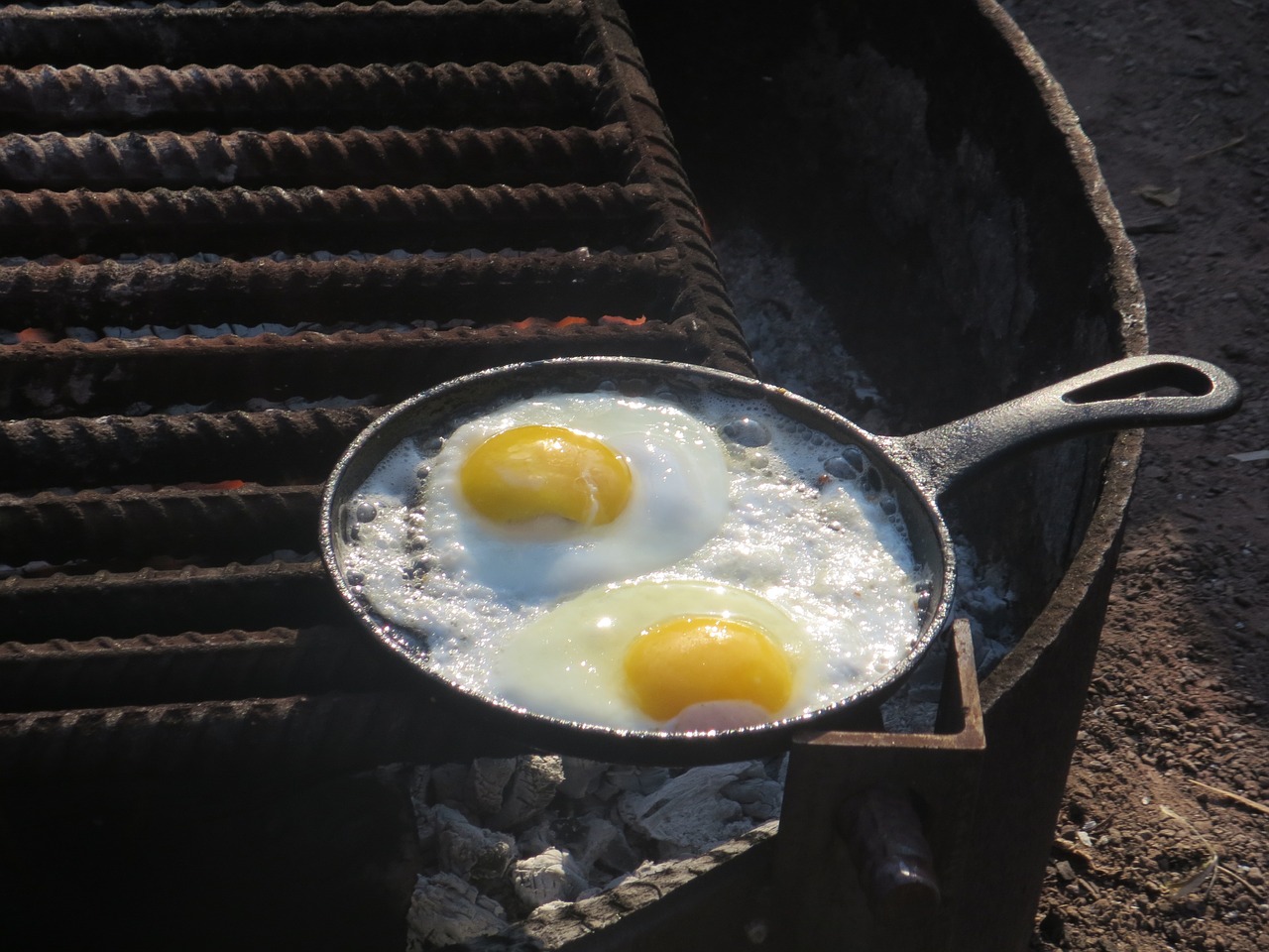 Image - camping eggs breakfast outdoors