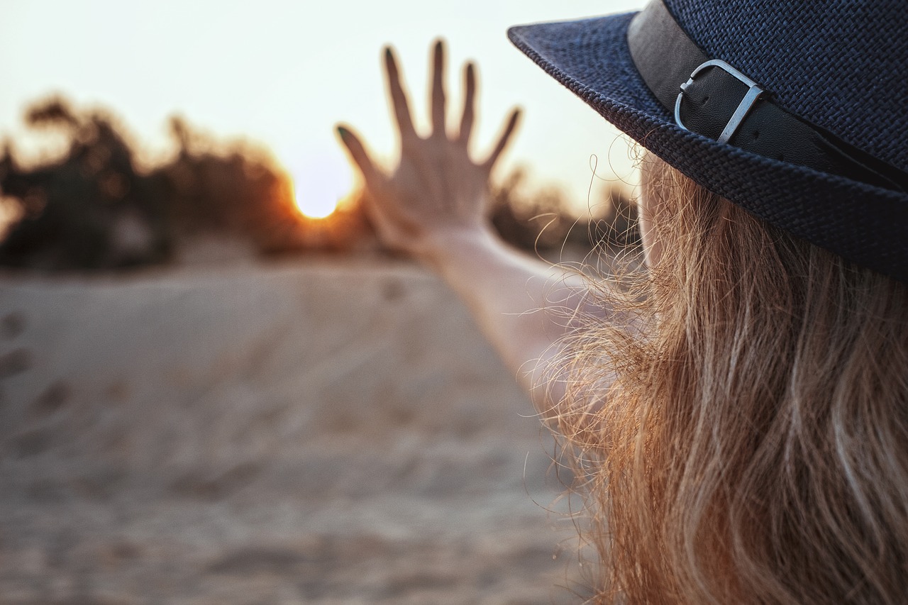 Image - sun five dawn sunset girl hand
