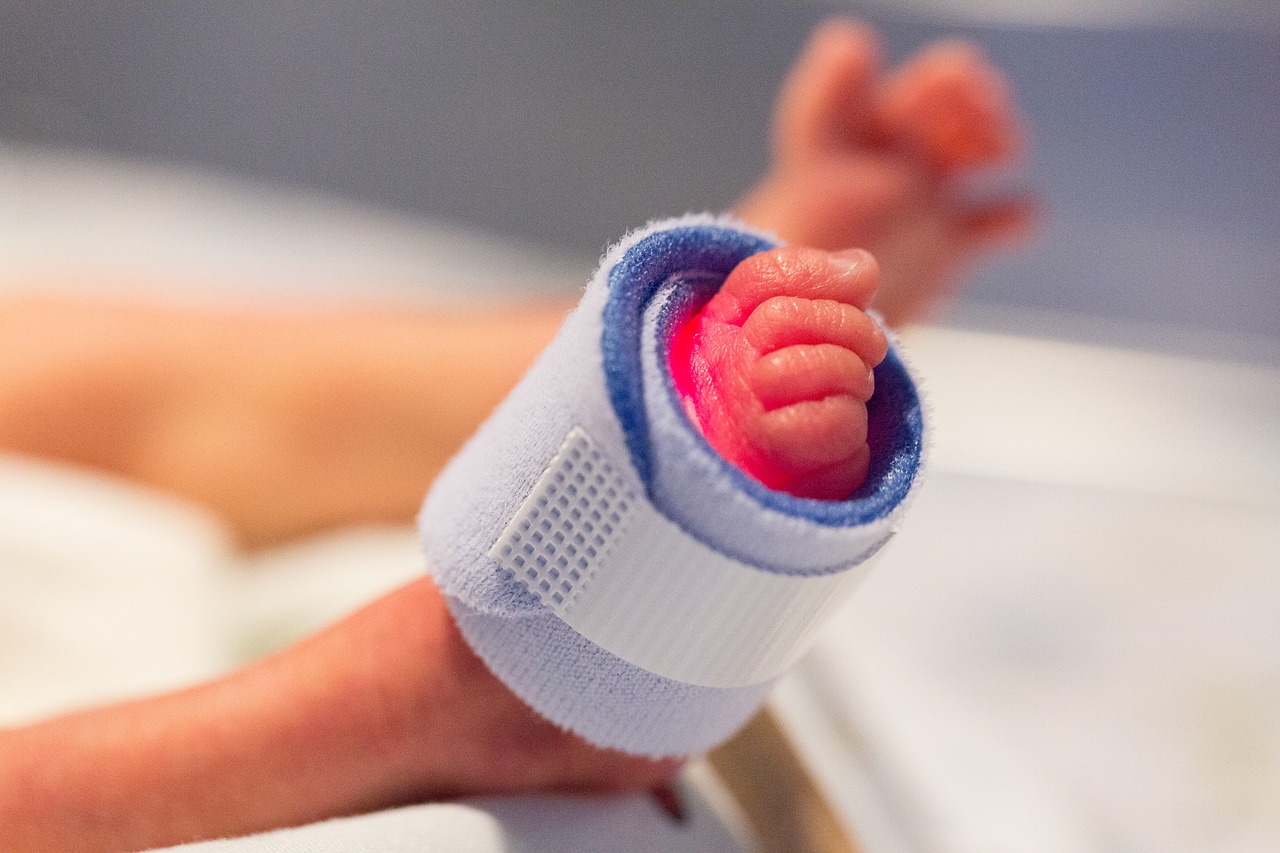 Image - foot preemie child newborn