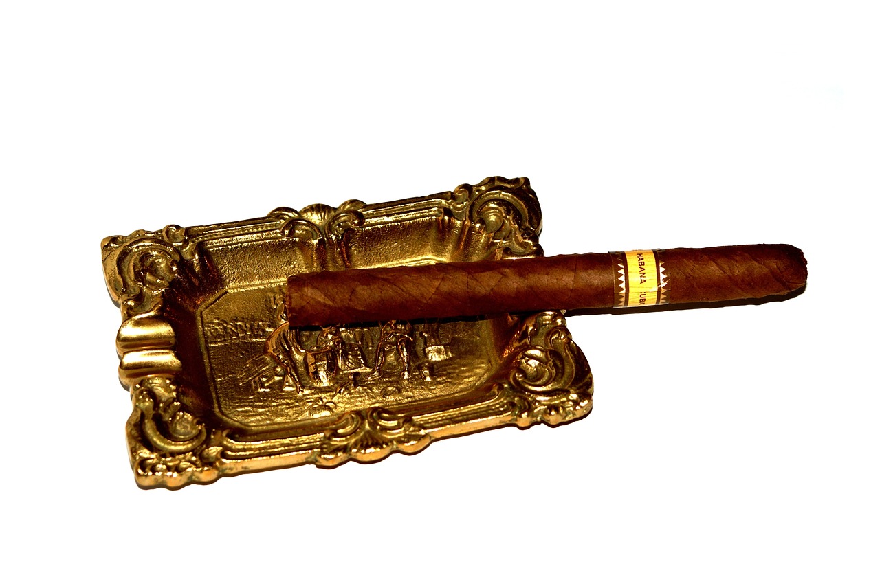 Image - cigar ashtray havana cuba gold