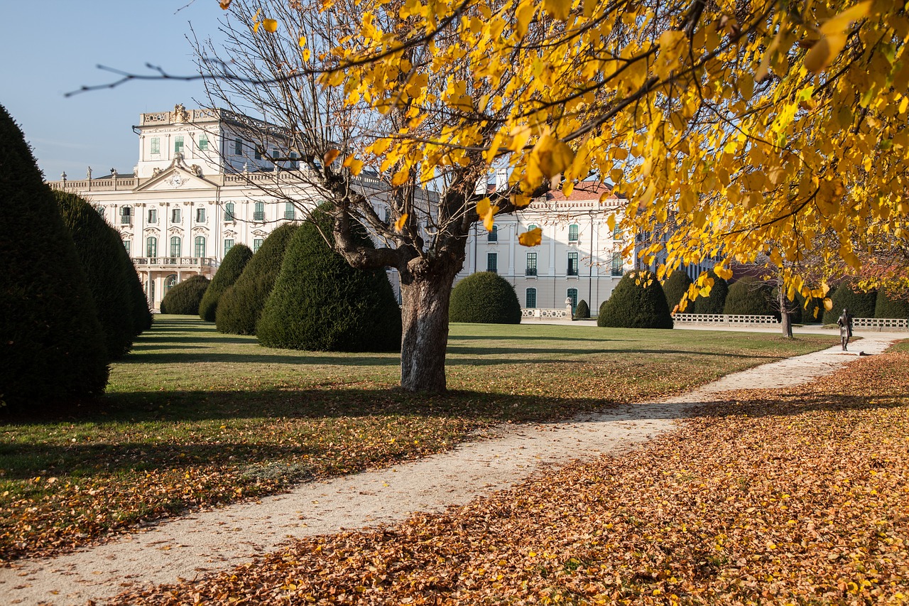 Image - autumn castle building baroque