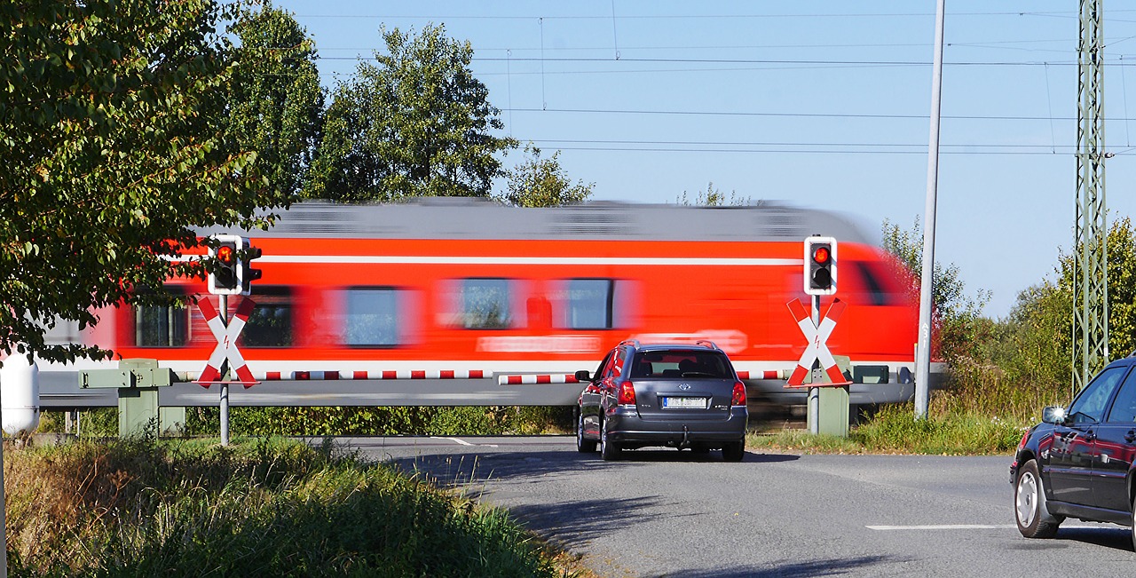 Image - level crossing transit barriers