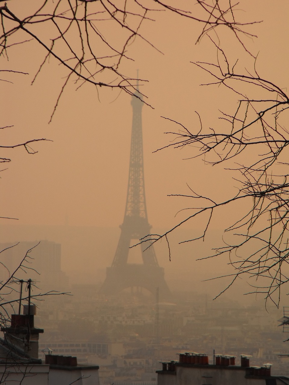 Image - paris smog eiffel tower tourism