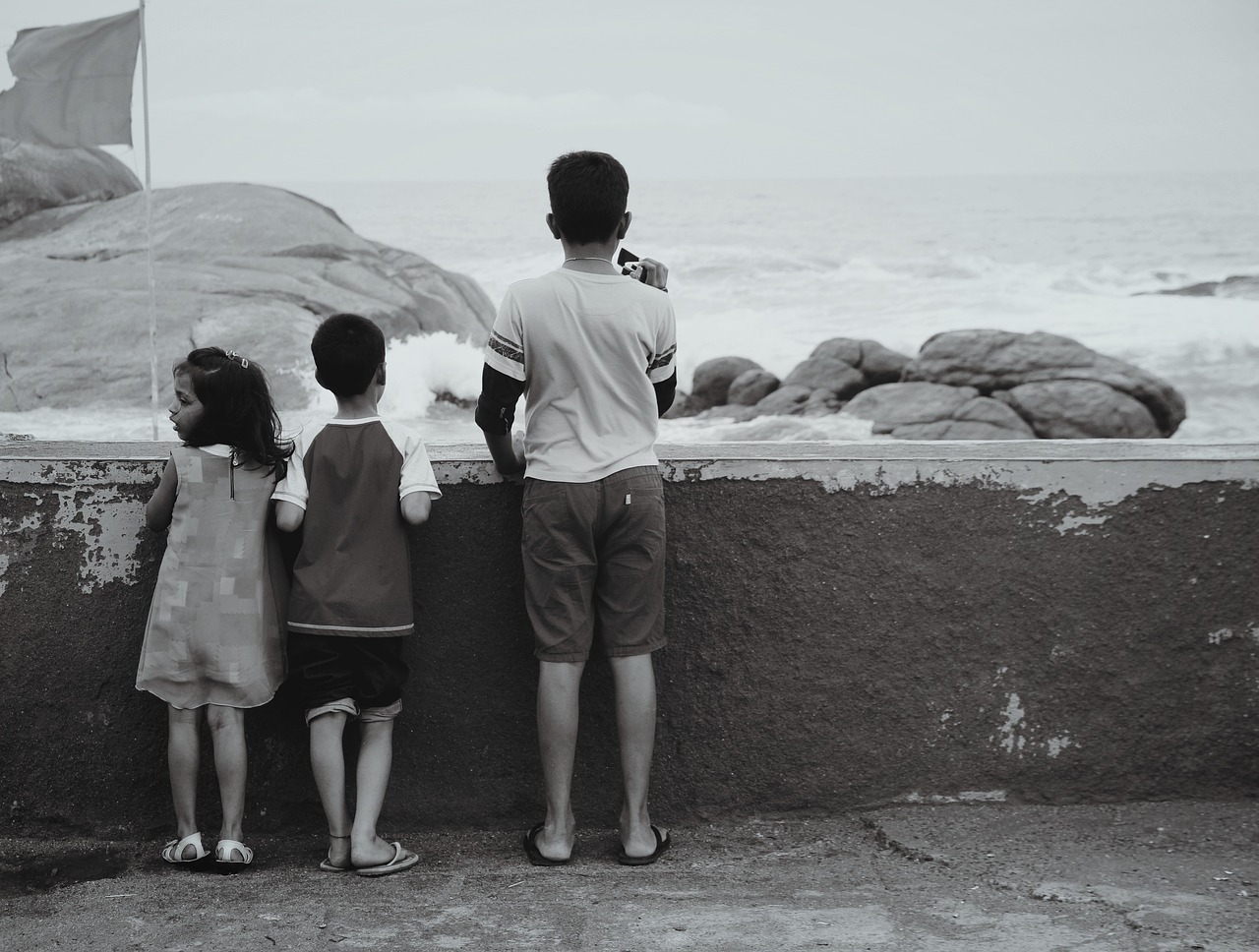 Image - children beach siblings