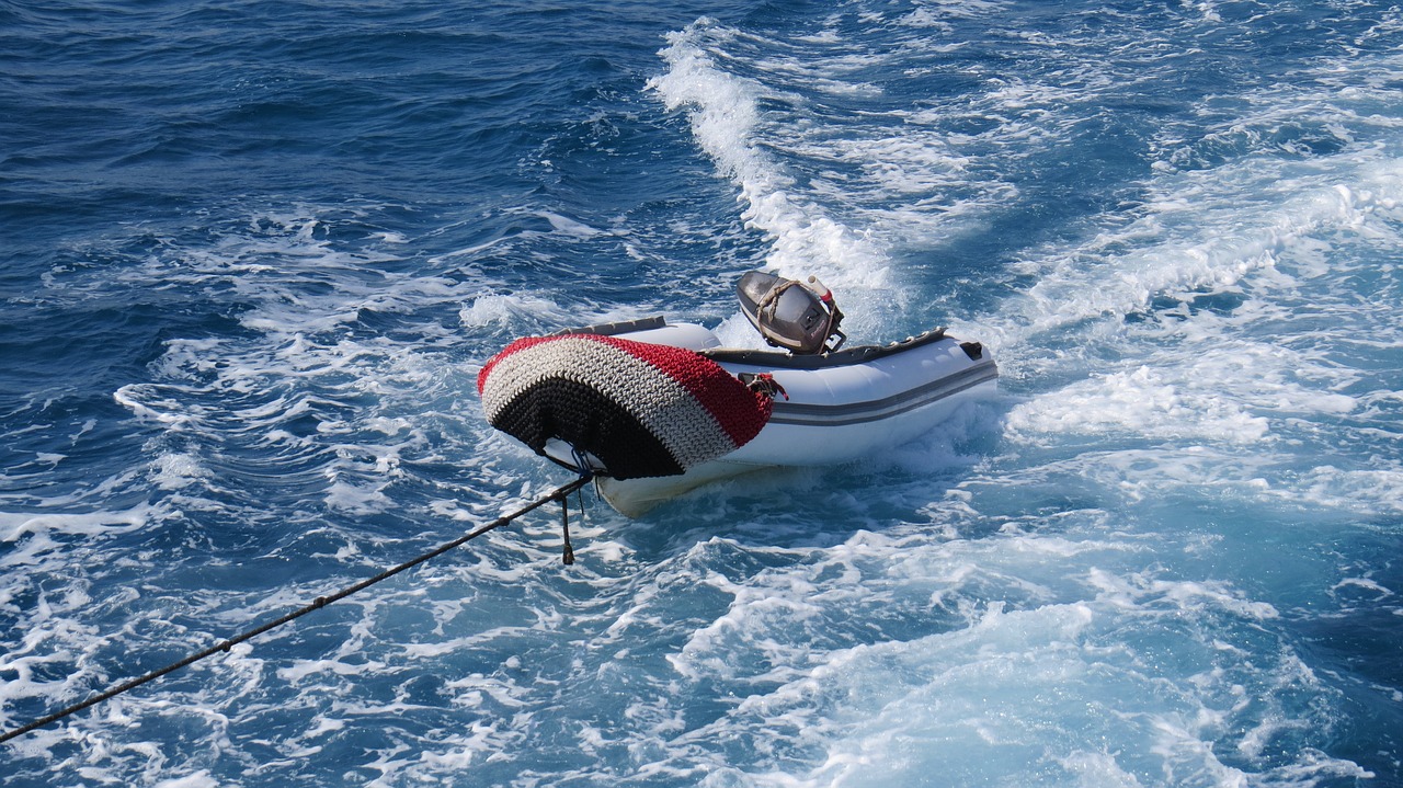 Image - dinghy zodiak sea diving