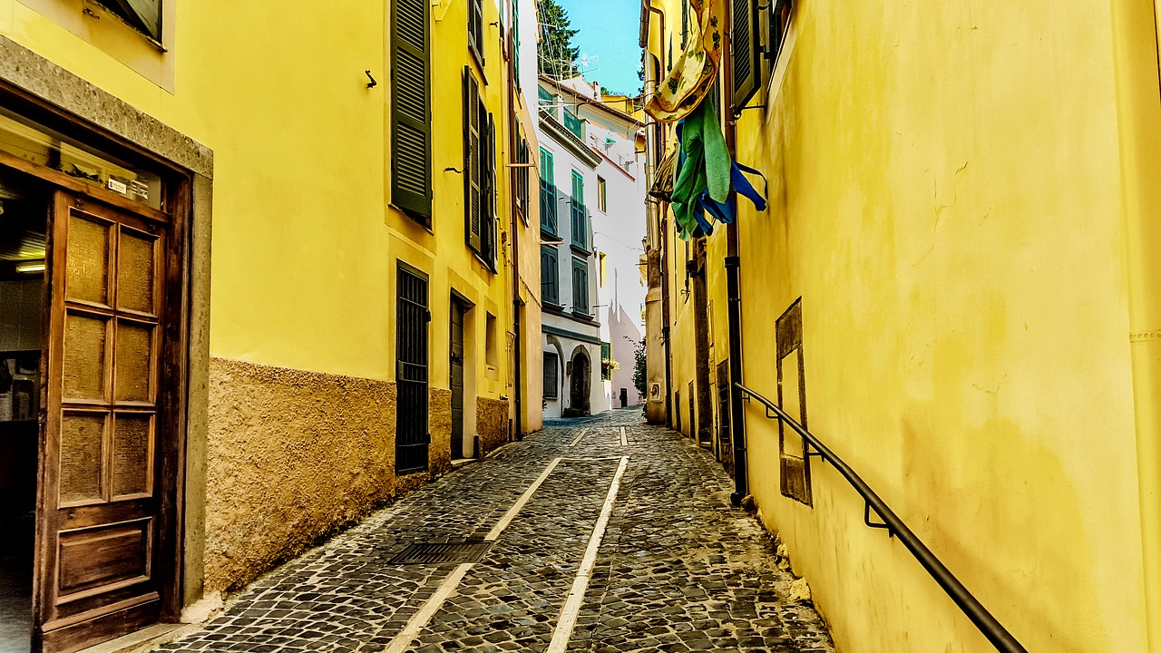 Image - venetian italy street road aisle