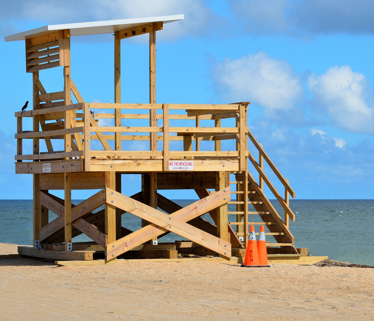 Image - life guard stand beach ocean sand