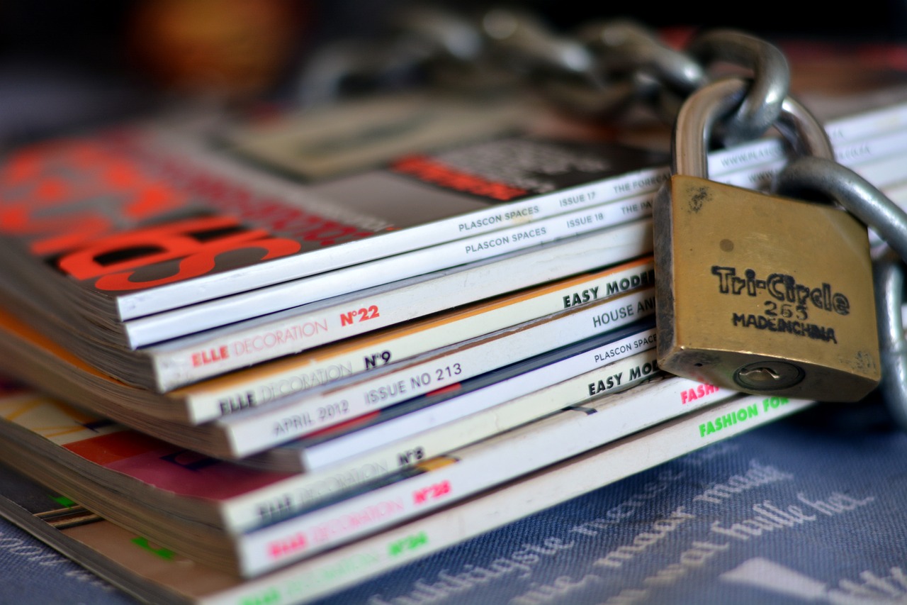 Image - magazines lock chain secured