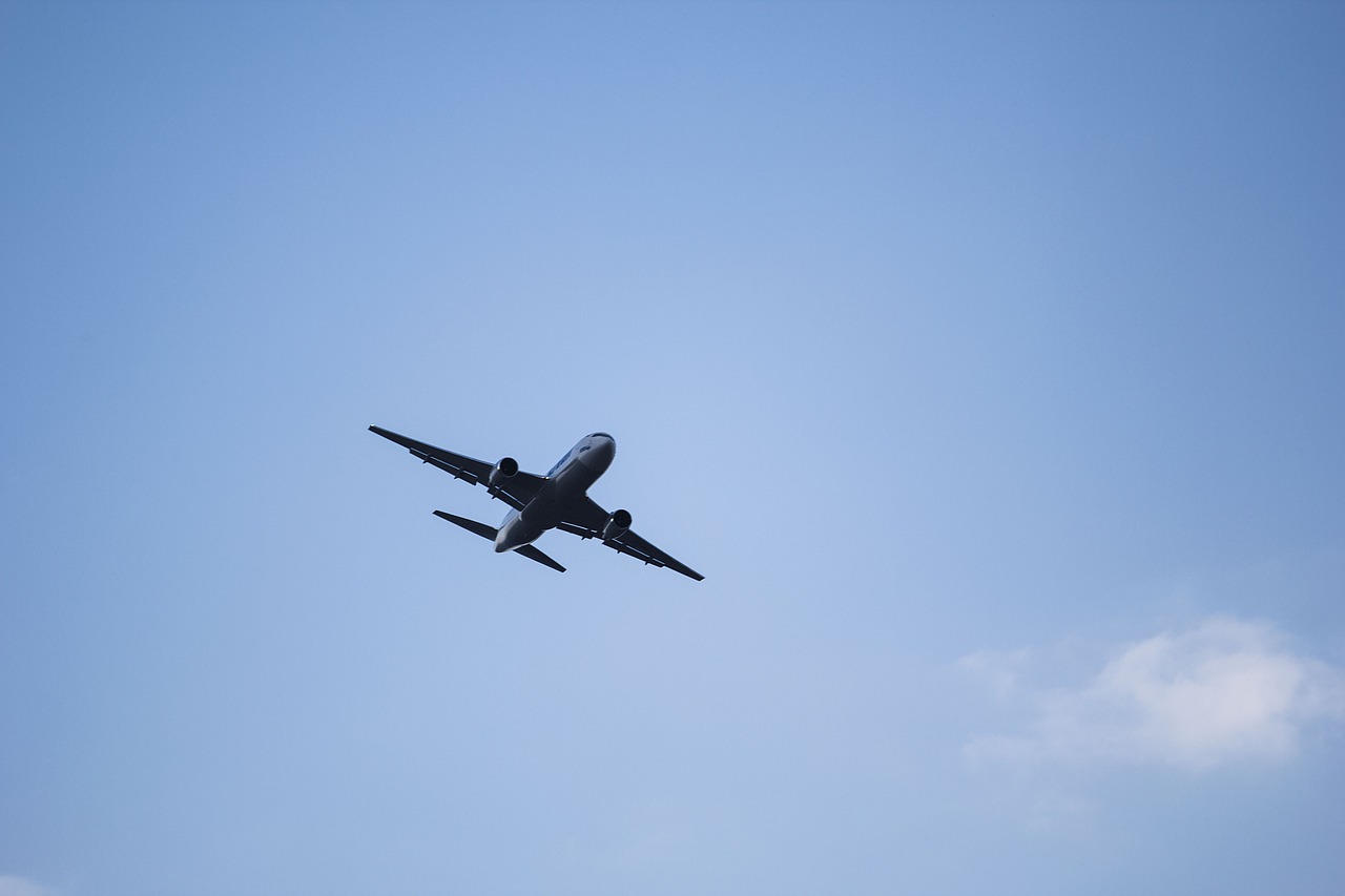 Image - plane landing take off aviation