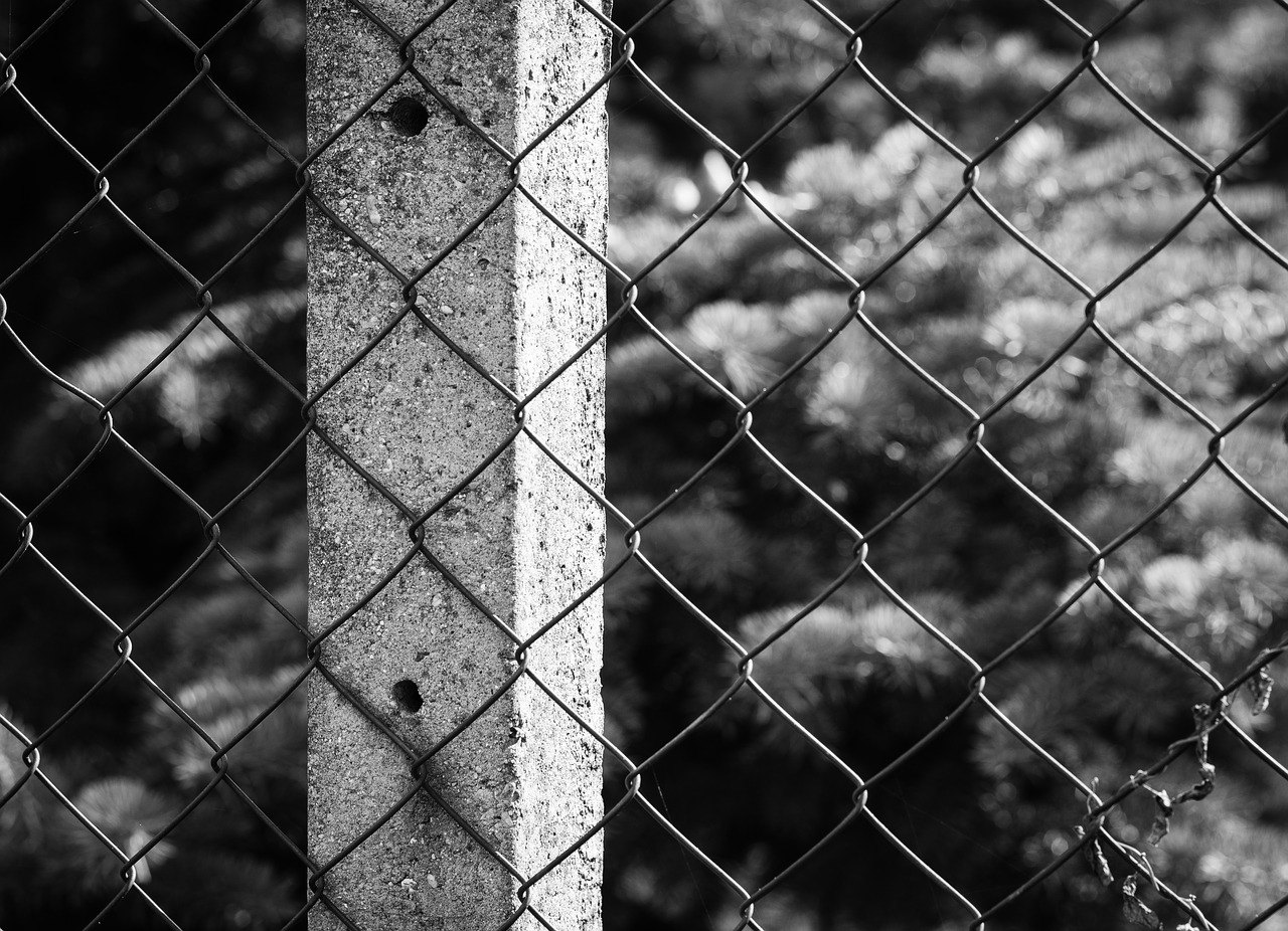 Image - fence column wire street city