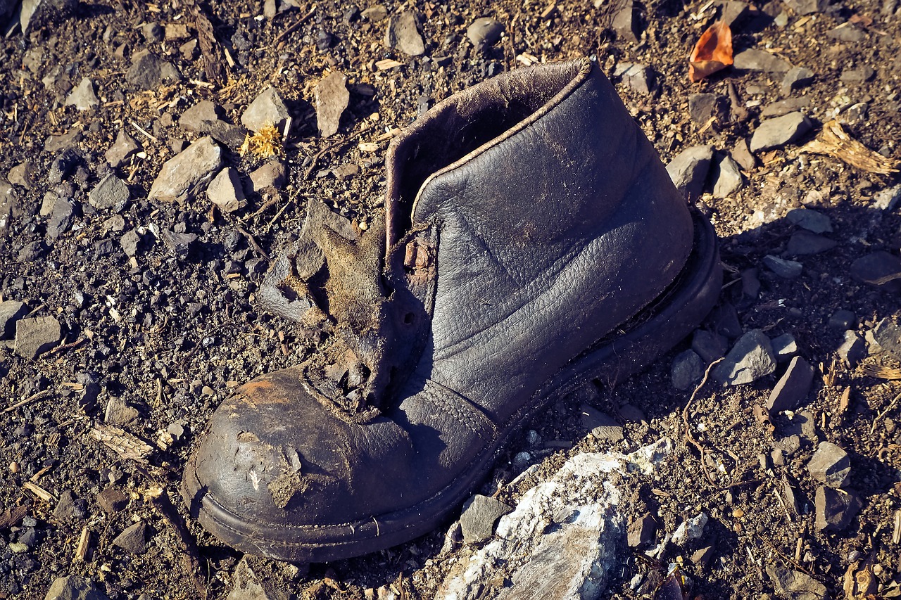 Image - garbage debris waste shoe