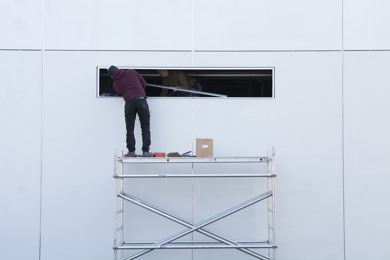 Image - construction workers scaffold facade