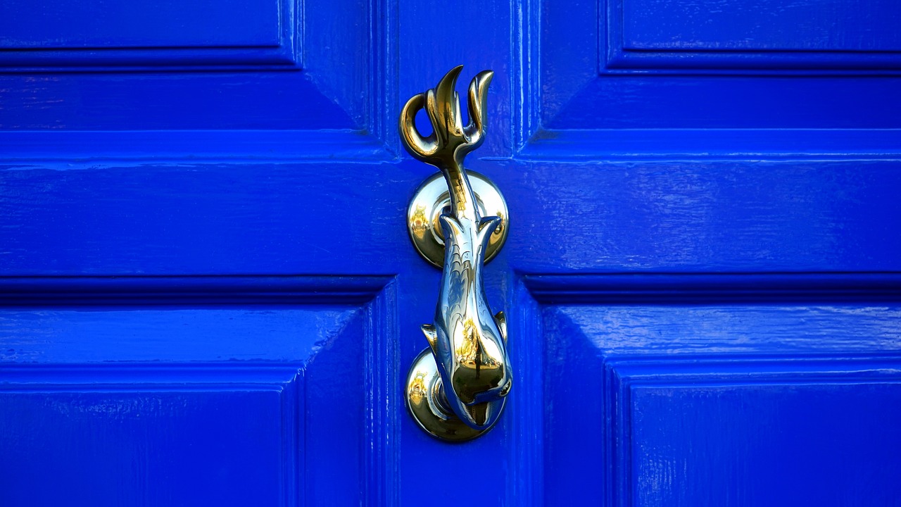 Image - door knocker wooden house metal