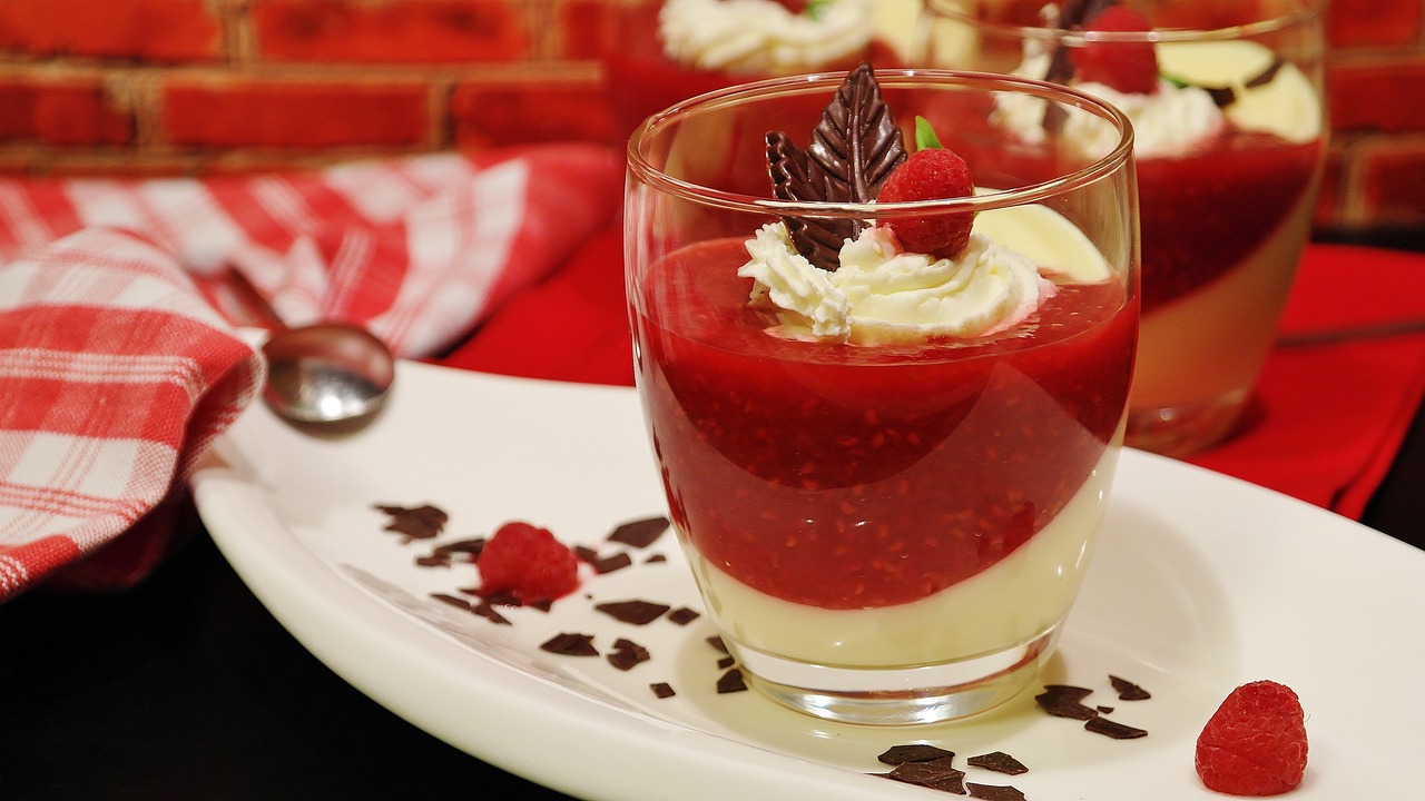 Image - pudding vanilla pudding raspberries