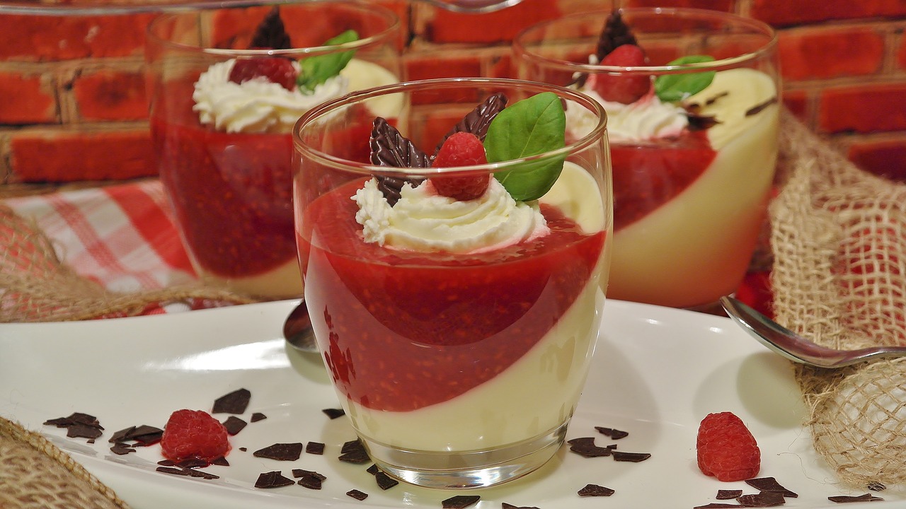 Image - pudding vanilla pudding raspberries