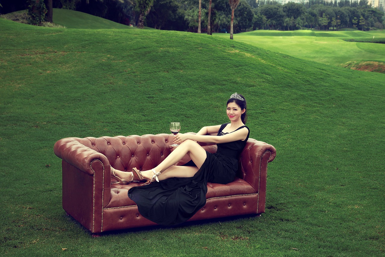 Image - miss universe golf court sofa