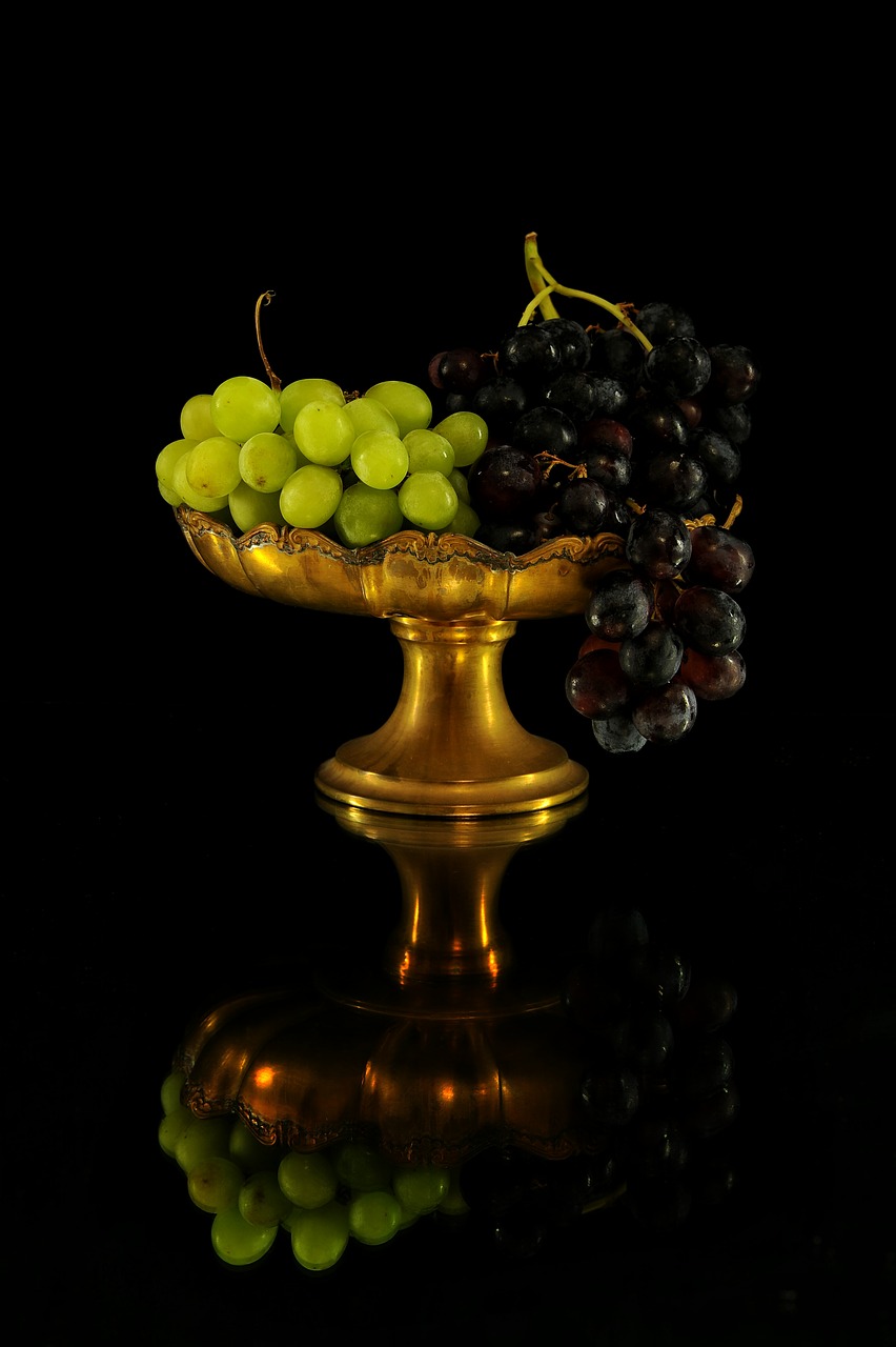 Image - grapes bianca black amphora tray