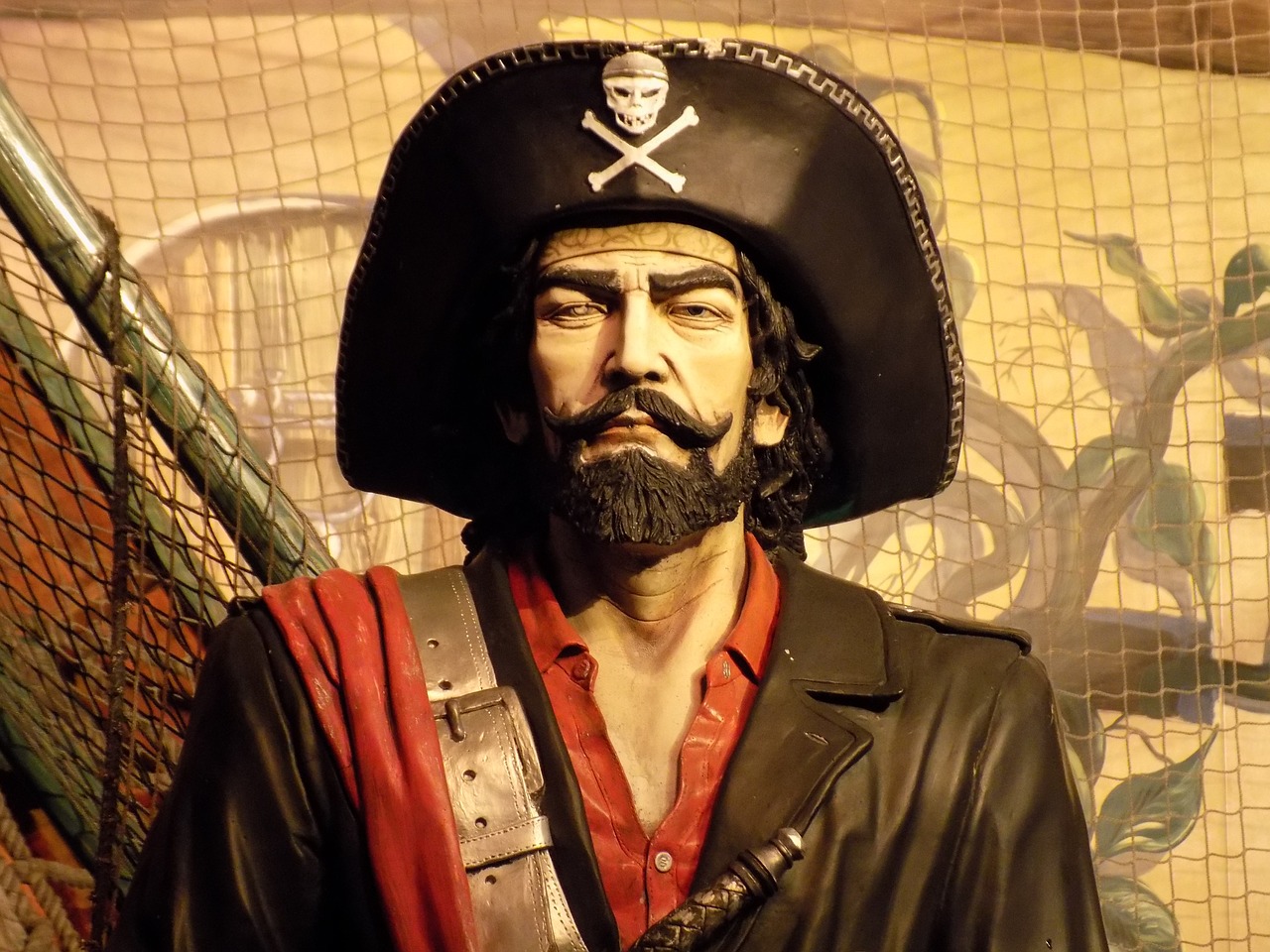 Image - pirate statue corsair captain