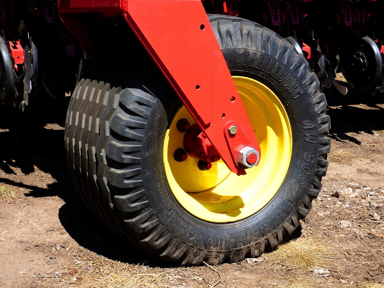 Image - wheel tire rural machinery rolled