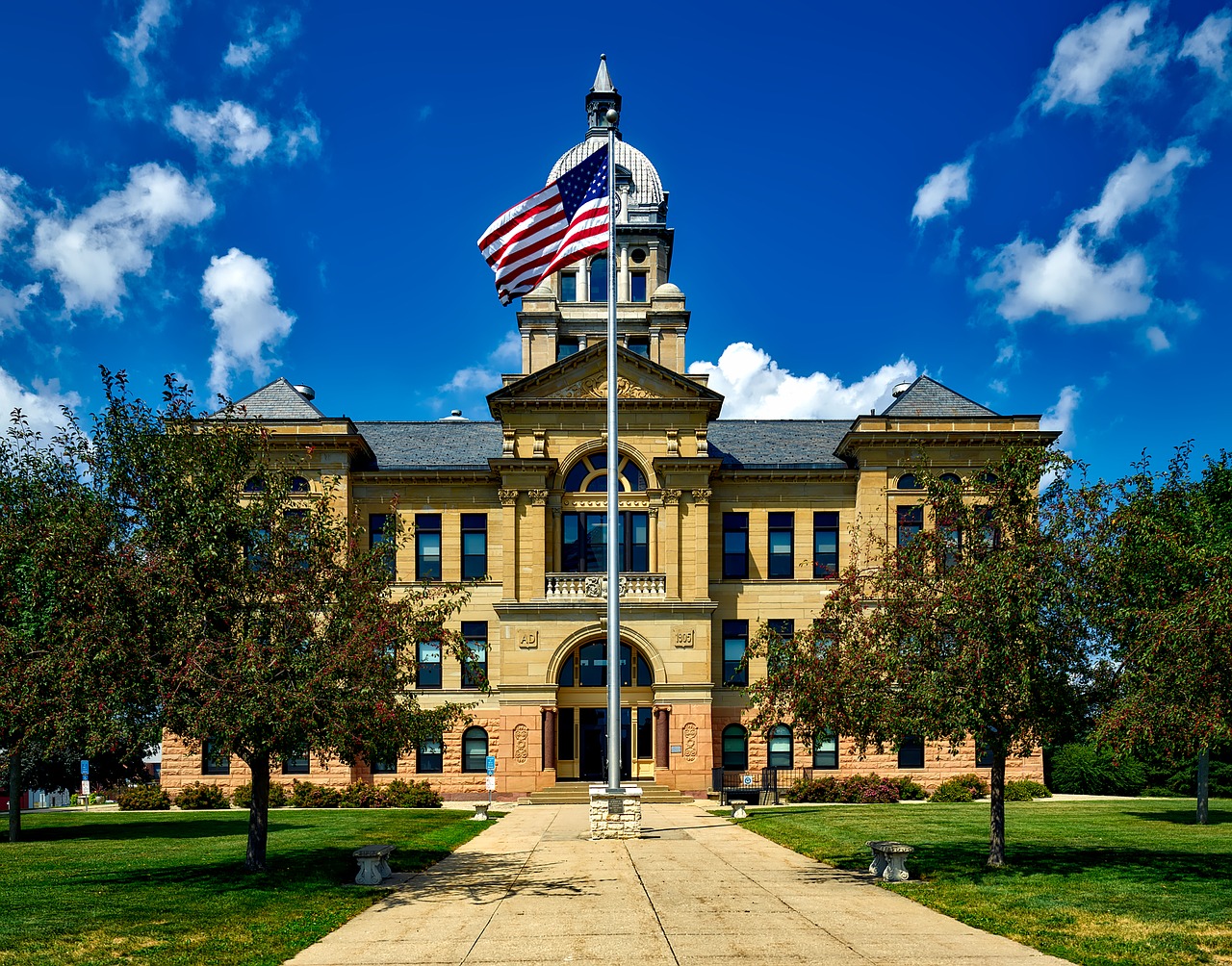 Image - benton county courthouse building