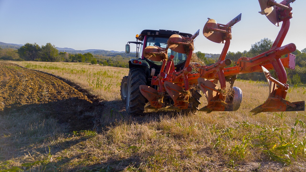 Image - tractor labour agricultural machine