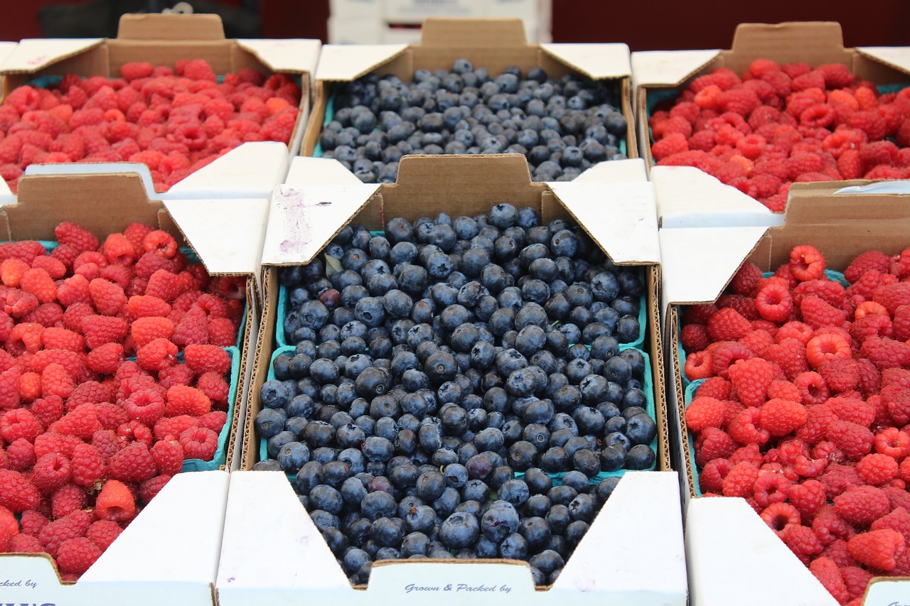 Image - raspberries blueberries berries
