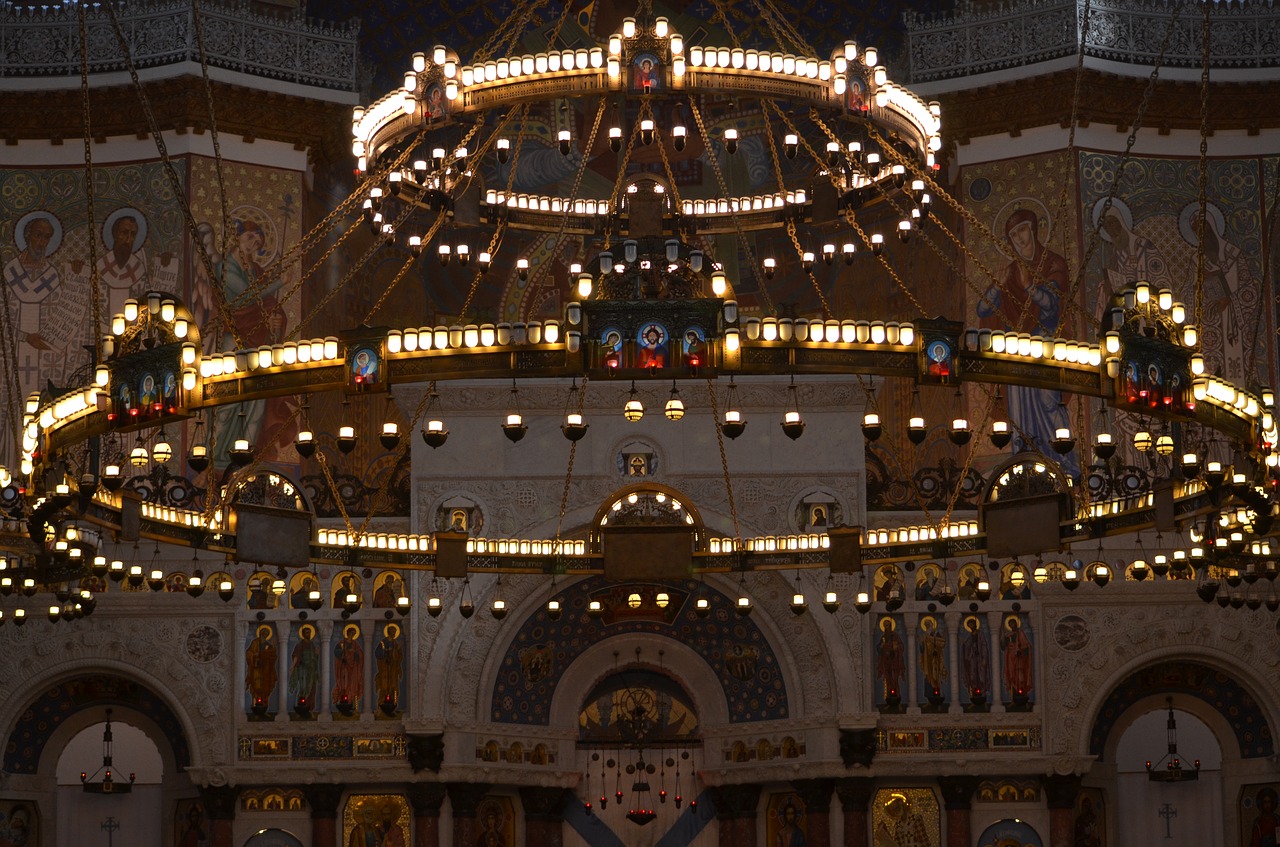 Image - chandelier temple cathedral church