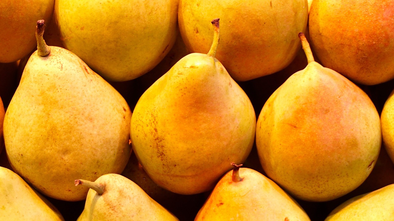 Image - pears fruit stand market