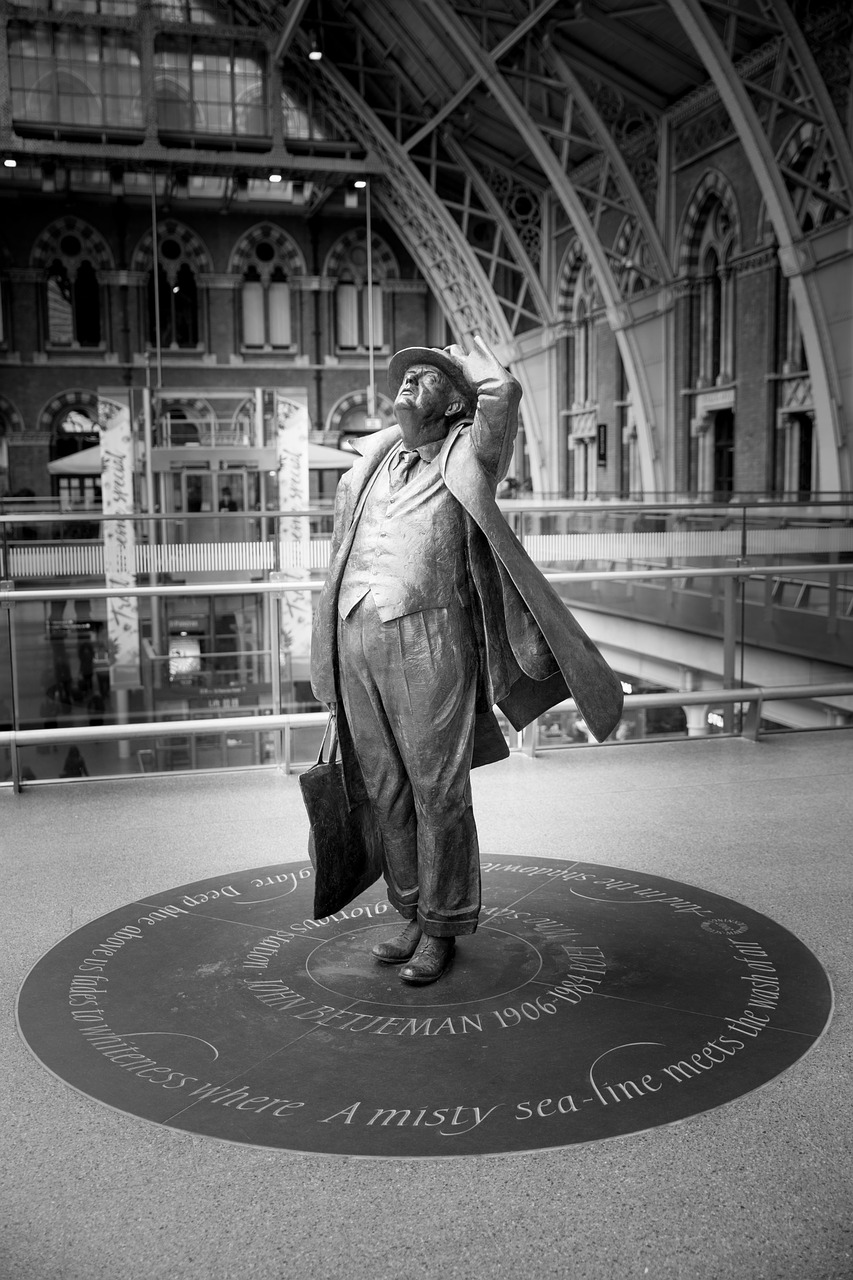 Image - london man stature bronze statue