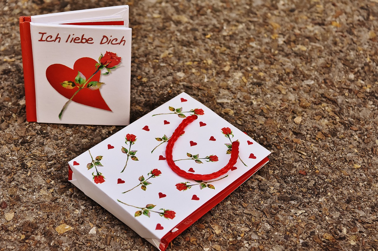Image - book greeting card love